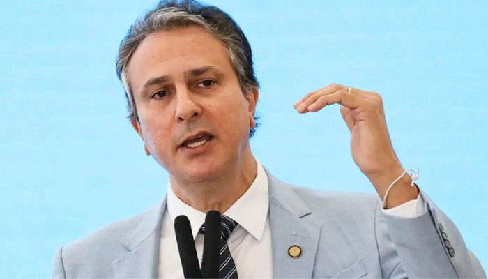  Ministro diz que Pé-de-Meia impulsionou as inscrições no Enem 